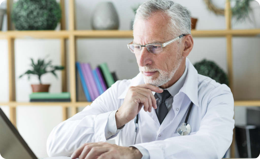 Docteur utilisant OneDoc Pro